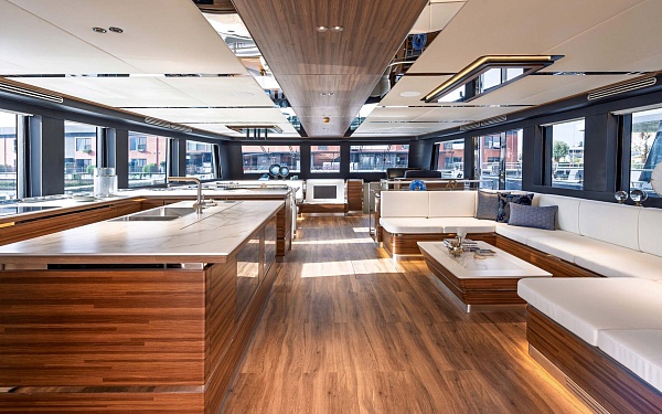 Аренда катамарана на солнечных батареях Vision F Yacht ATRAVERSIA во Франции
